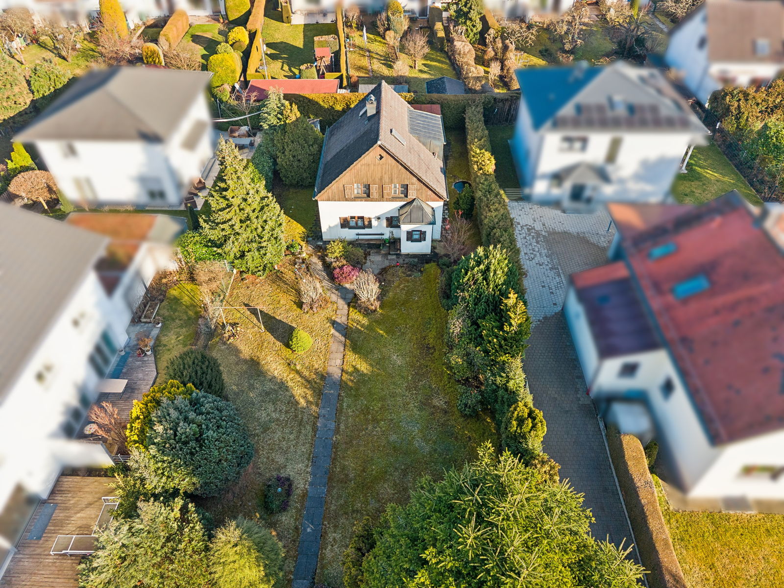 Attractive building plot in a popular residential area
