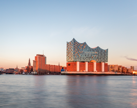 Hamburg - 6 grattacieli famosi: vi presentiamo gli edifici più spettacolari al mondo, da Londra a Dubai.