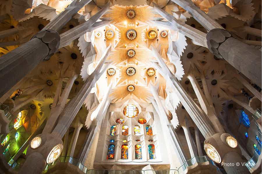 Sagrada Familia Small Group Guided Tour with Skip the Line Ticket - photo 3