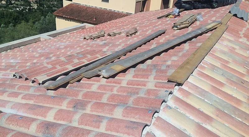 Rénovation d’une toiture avec bâchage et pose d’une couverture en PST à Grasse — photo 8 sur 13 — CEG TOITURE