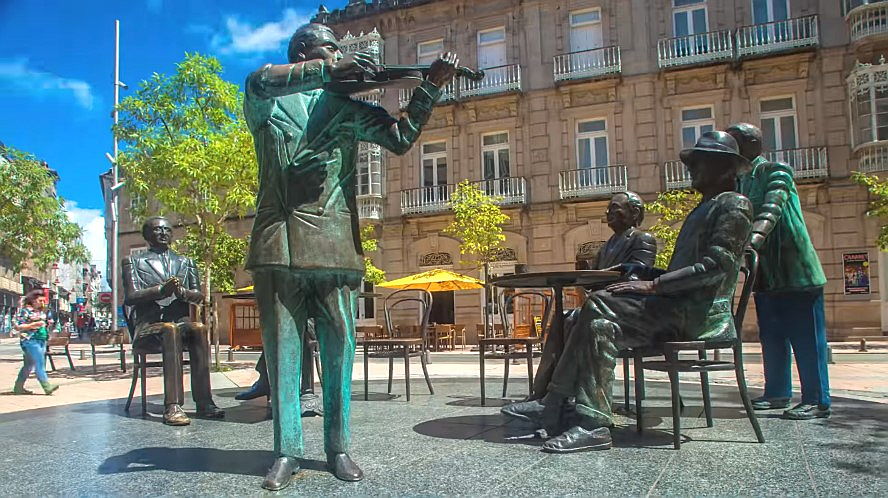  Pontevedra, Espagne
- centro, Escultura La Tertulia, Plaza San José, pontevedra.jpg