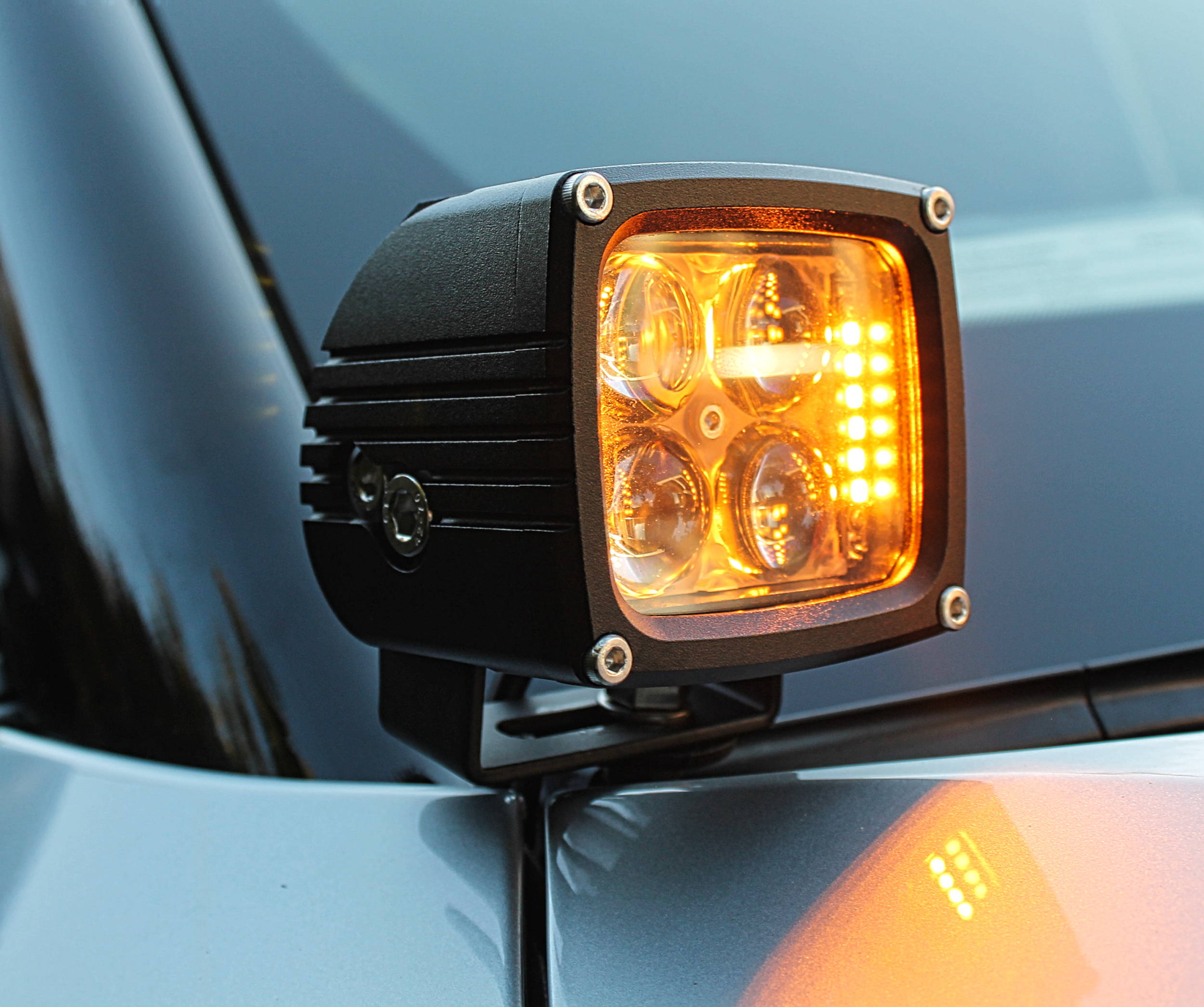 40watt pod in white main light amber drl backglow on rivian