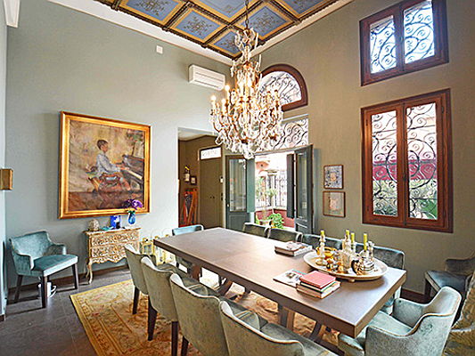  Capri, Italien
- Engel & Völkers bietet diese Villa in Dorsoduro für einen Kaufpreis von 4,8 Millionen Euro an. Sie verfügt über ein 350 Quadratmeter großes Grundstück und umfasst sechs Schlafzimmer, vier Badezimmer sowie eine Terrasse von 135 Quadratmetern.