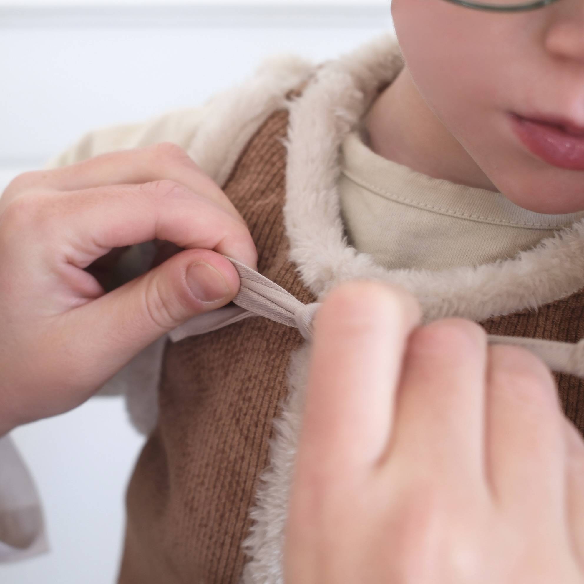 gilet réversible bleu ciel crème joli nous velour côtelé et moumoute douceur crème beige enfant bébé kids cadeau adulte naissance excllence