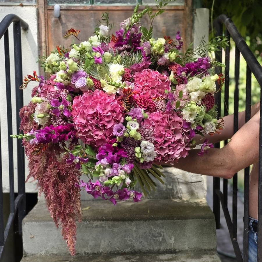 Bouquet de lupins pastels et roses