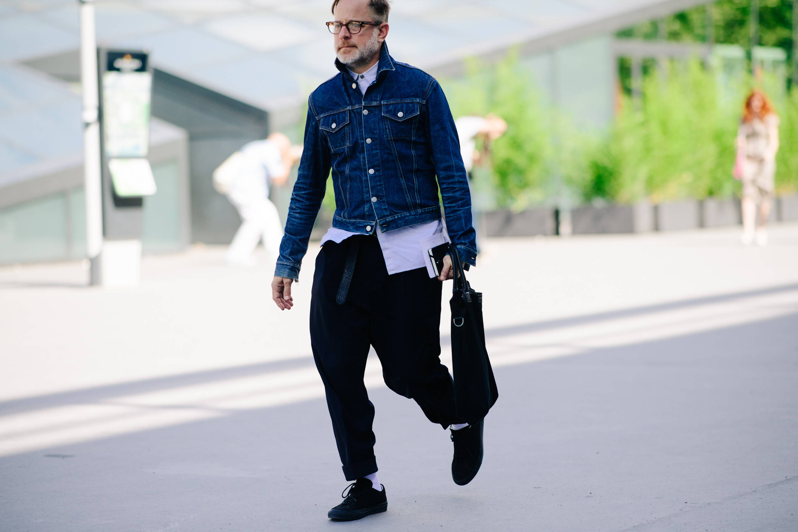 Men's streetstyle with shirt and denim jacket