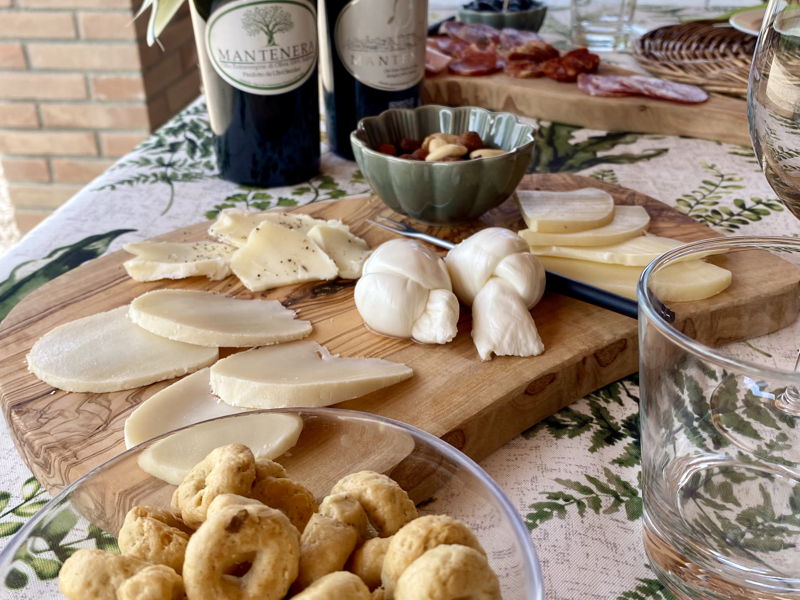 Food Experiences Tricarico: Lucana tasting in a centuries-old organic olive grove