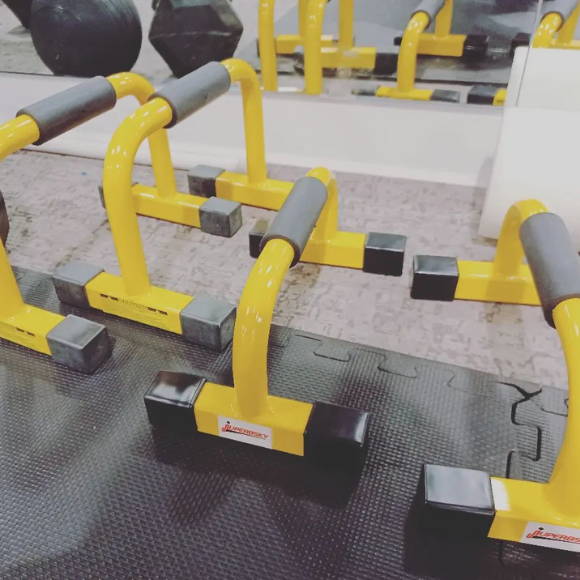 customer and his juberbsky push-up stands