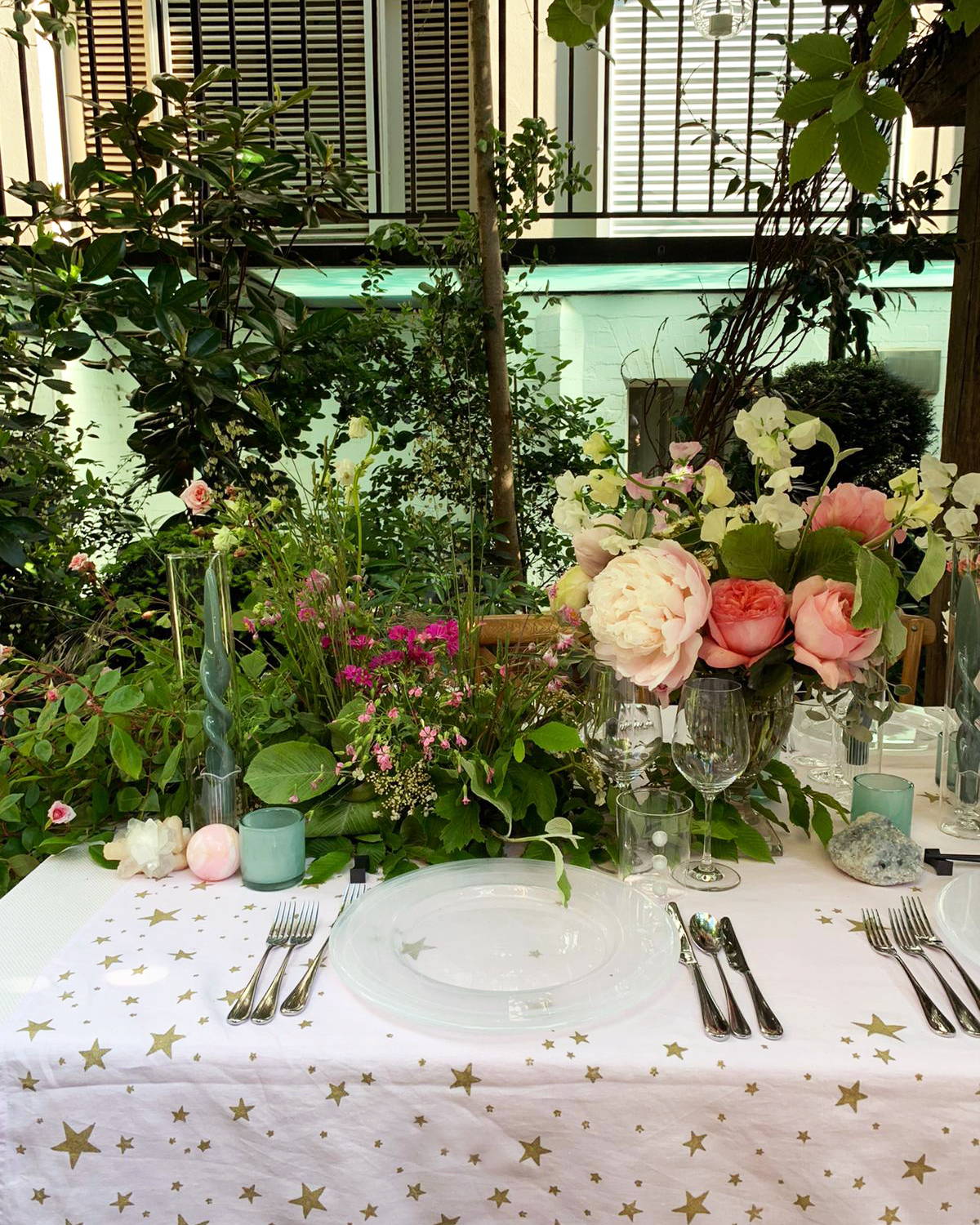 Wild at Heart flowers for a summer dinner with Fiona Leahy