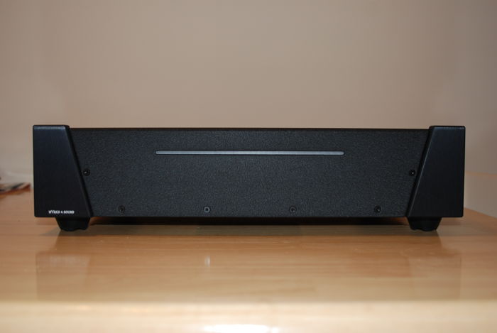 WYRED 4 SOUND  ST-1000 BLACK IN MINT CONDITION