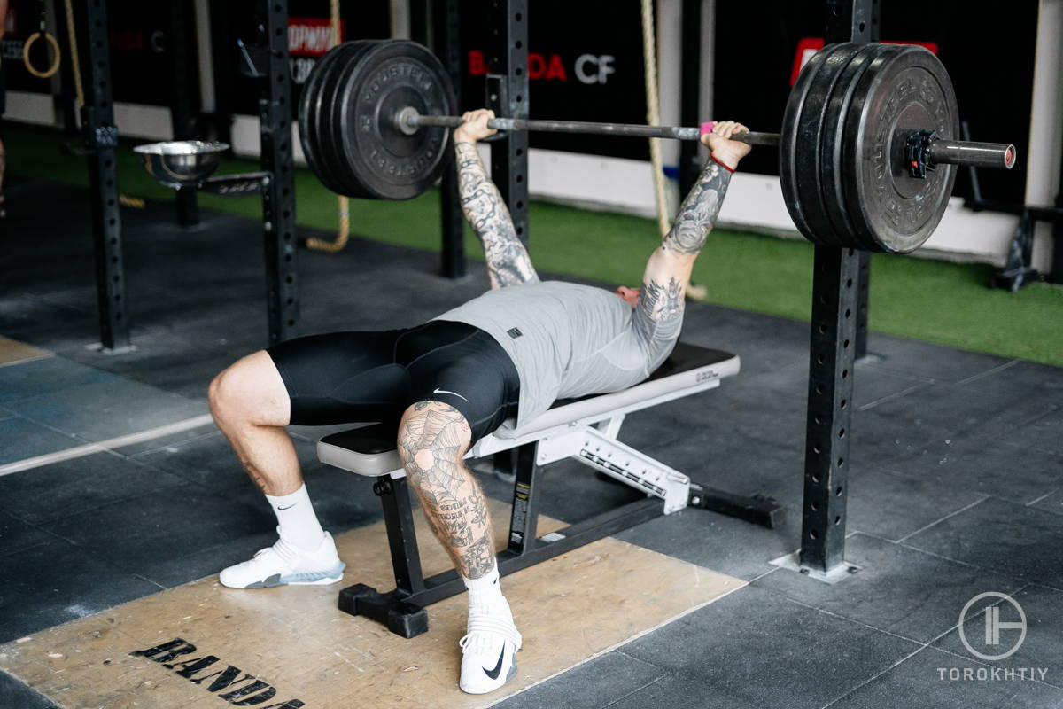 Exercises with barbell on the bench