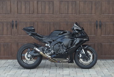 2023 YAMAHA YZF-R1 motorcycle for rent near Sanford, FL