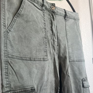 Green cargo pants 
