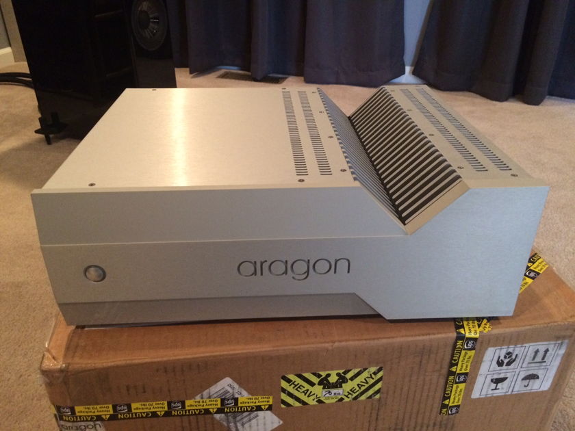 Aragon 8008 stereo amp in silver Mint customer trade-in