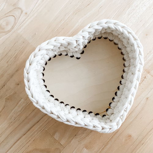Padrão de crochê de cesta de coração feliz