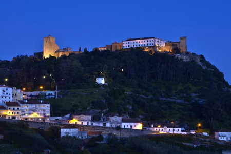 Palmela castle night PickYourDay.jpg