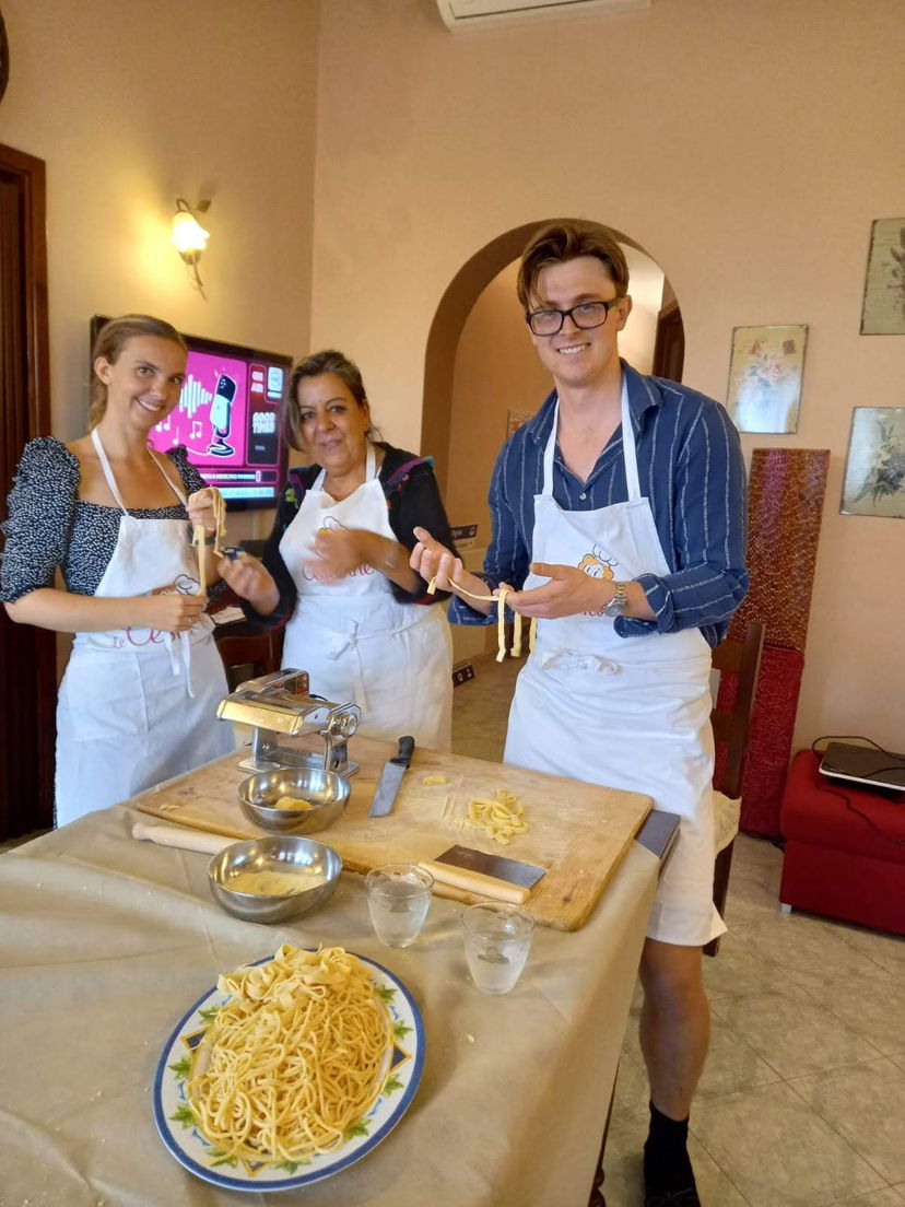 Food & Wine Tours Campofelice di Roccella: Visit to a delicatessen with tasting