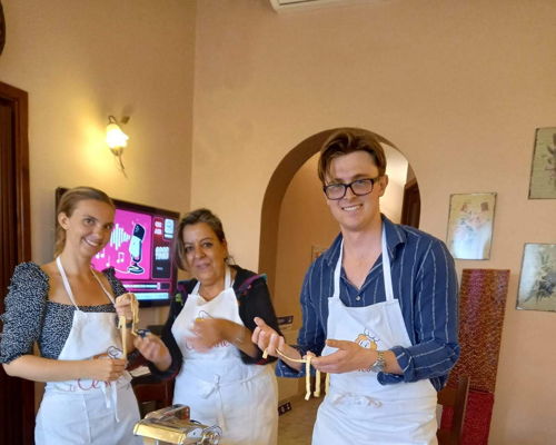 Food & Wine Tours Campofelice di Roccella: Visit to a delicatessen with tasting