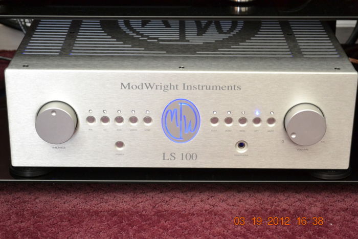 Modwright  LS-100 Tube Preamp with optional PhonoStage....