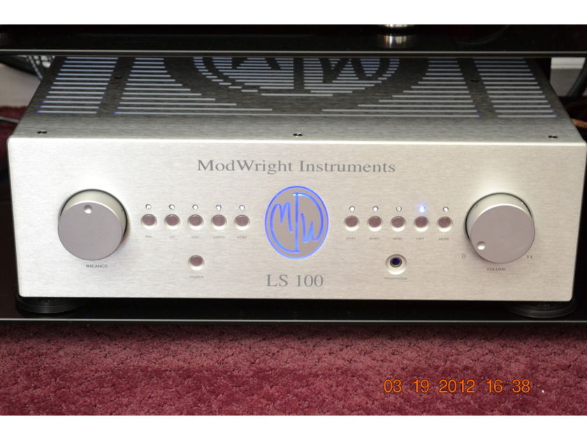 Modwright  LS-100 Tube Preamp with optional PhonoStage. Shipping Included!!!!