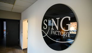 singfactory empfang mit logo