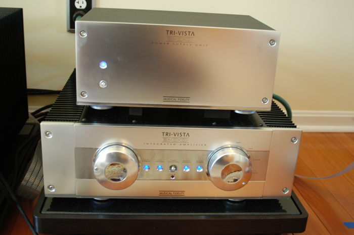 Tri Vista 300 (front) with power supply