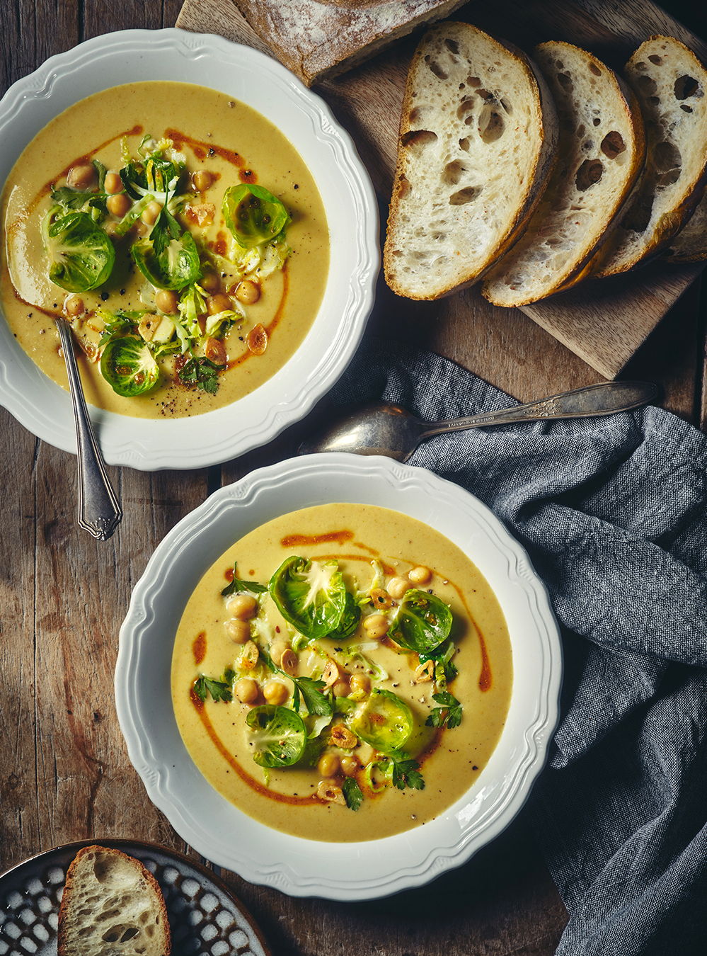 Cream of Chickpea Soup with Garlic Chips and Curry Maple Syrup | RICARDO