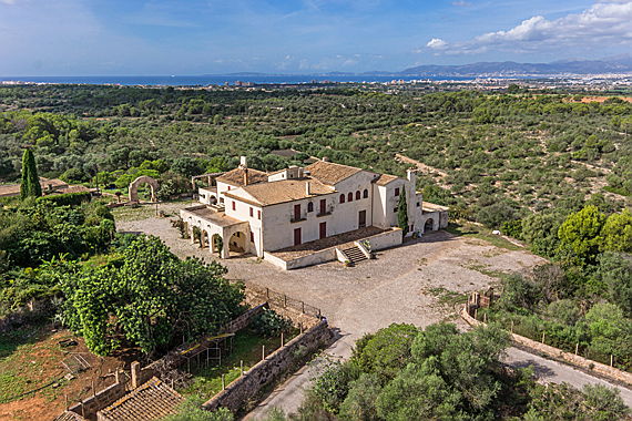  Balearic Islands
- Unique country estate with sea views in Llucmajor