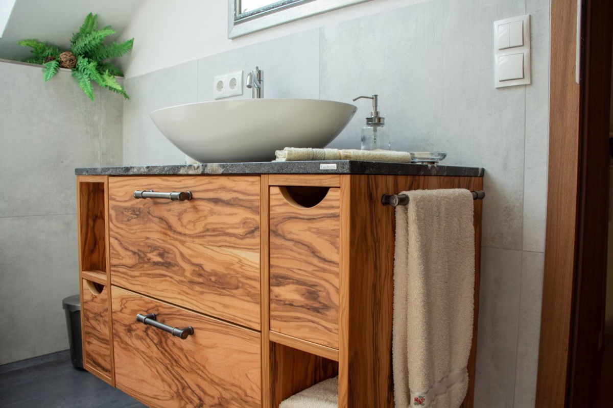 Foto Kundenreferenz Badsanierung Wellness mit barrierefreier Dusche