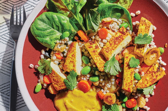 Bols de tofu et d’orge aux légumes