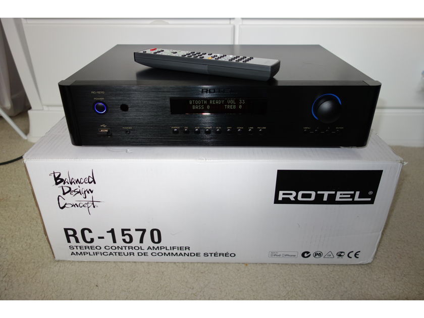 Rotel RC-1570 Stereo Pre-amp Balanced in/out Almost new!
