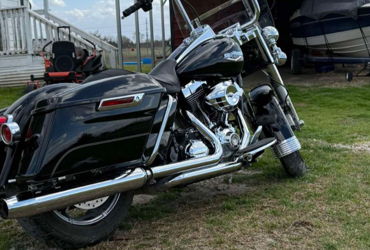 2016 HARLEY-DAVIDSON TOURING ROAD KING (VIVID BLACK) motorcycle for rent near Blue Ridge, TX