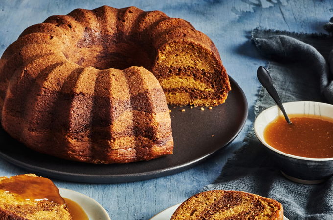 Gâteau végétalien à la citrouille, sauce caramel