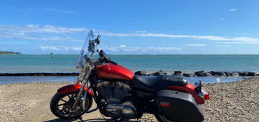 2013 HARLEY-DAVIDSON XL883L SPORTSTER SUPERLOW (TWO TONE) motorcycle for rent near Honolulu, HI