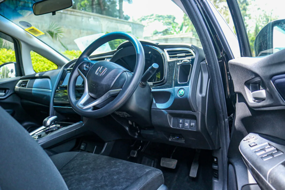 2016 Honda Fit Shuttle — Royal Max Motors — photo 4 of 12