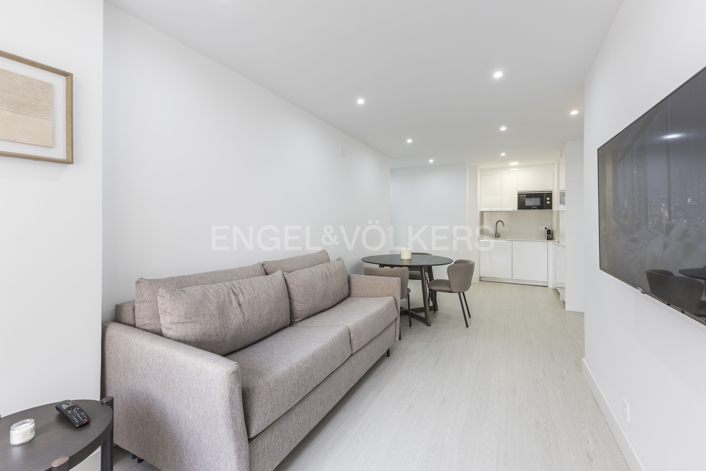 Furnished and renovated apartment in General Pardiñas - Image 2