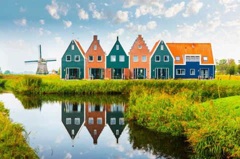 Zaanse Schans Windmills, cheese and clogs and Volendam tour