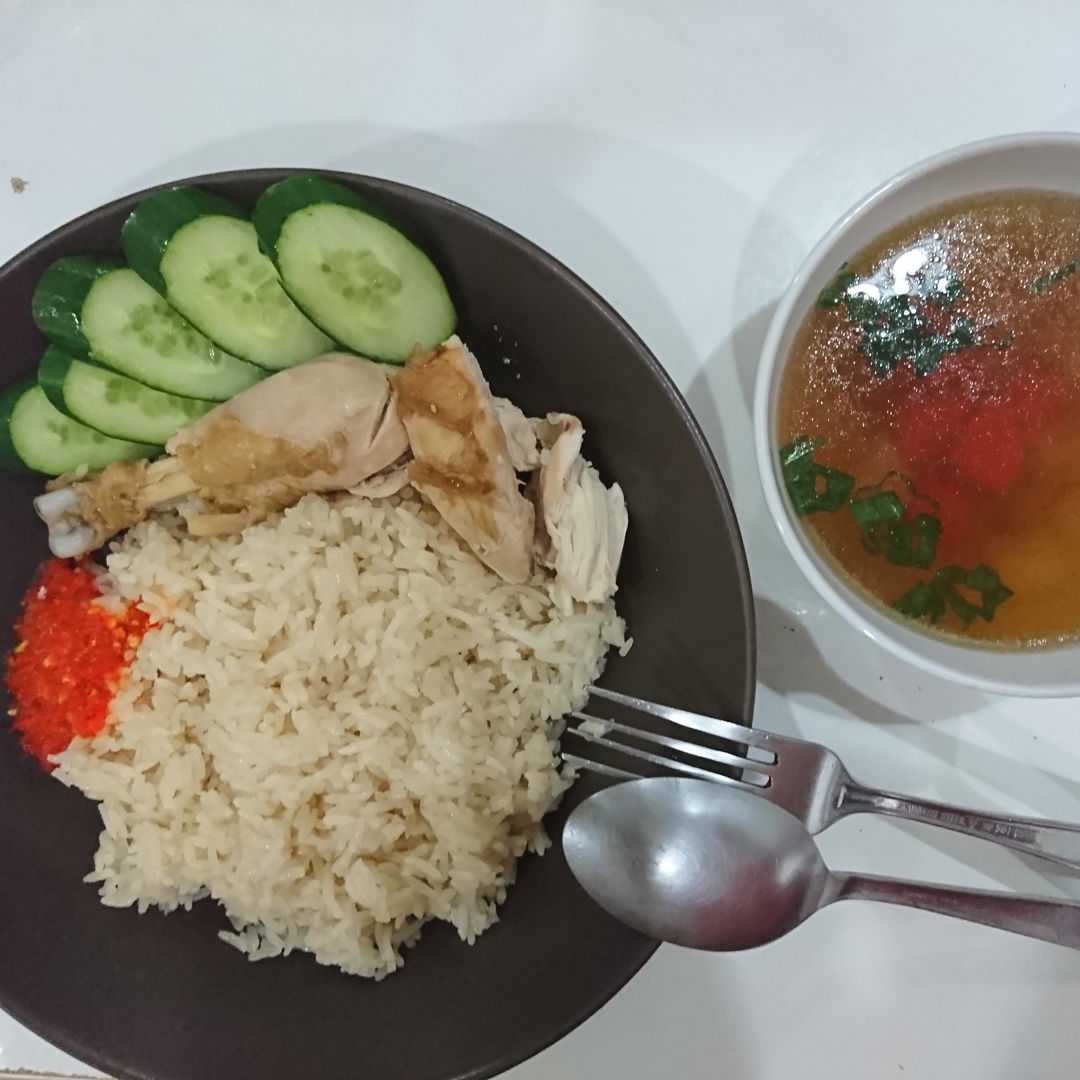 Hainanese chicken rice for dinner today! 