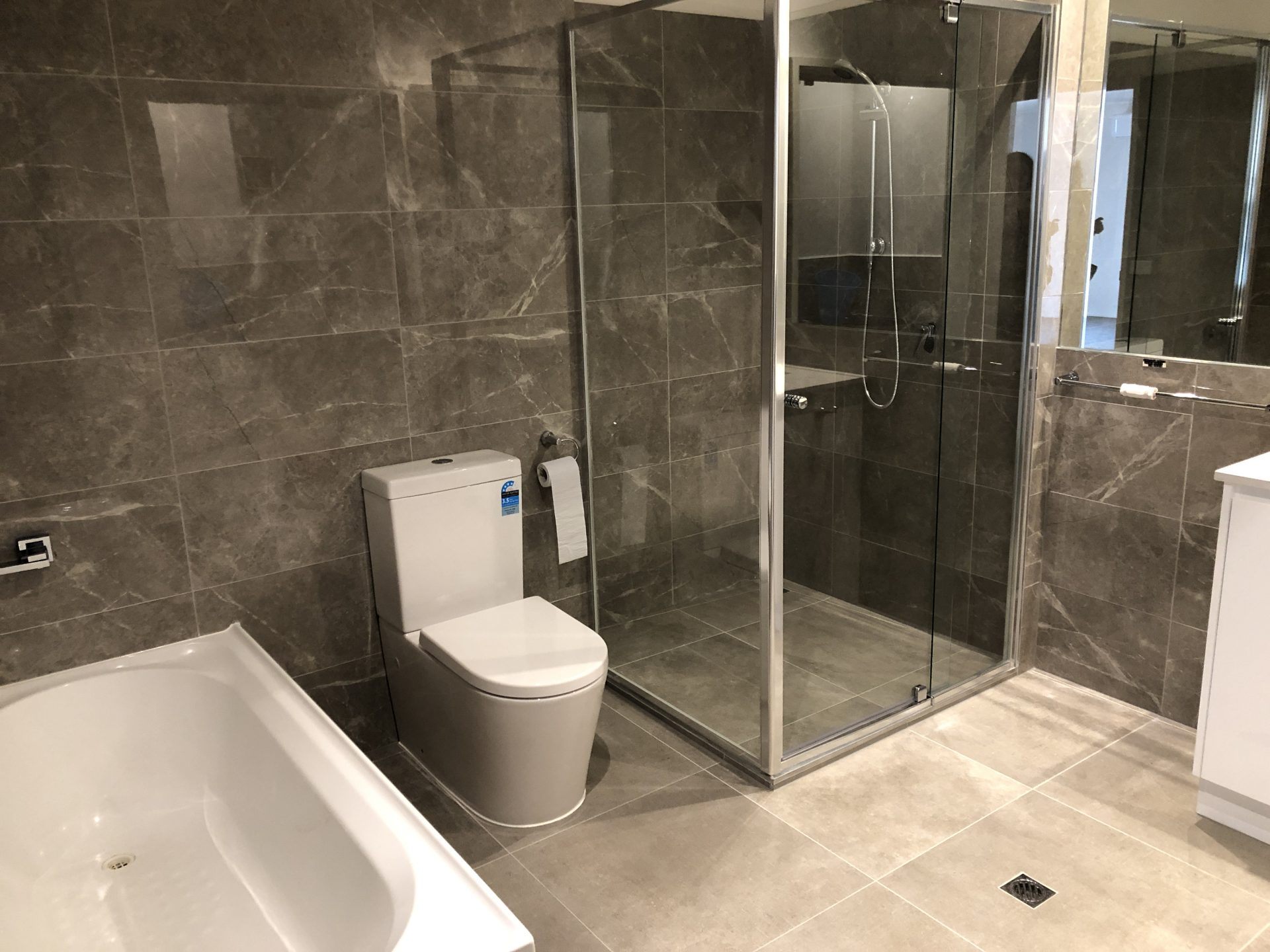 FOR LEASE Luxury Living Complimented by DAZZLING City / Park Views!!! - Image 7