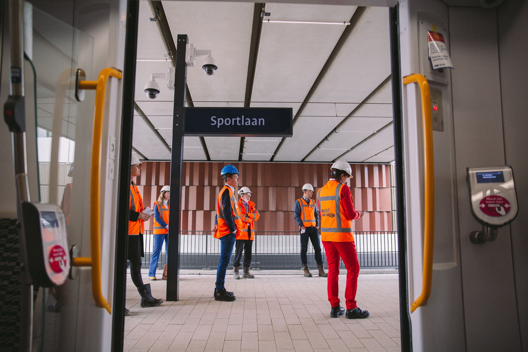 De aanwezigen maakten een testrit tussen Stadshart en het opstelterrein met een stop op halte Sportlaan. De aanwezigen maakten een testrit tussen Stadshart en het opstelterrein met een stop op halte Sportlaan.