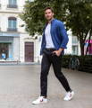 Lugdunum jeans en lin homme noir homme qui se promène dans la rue