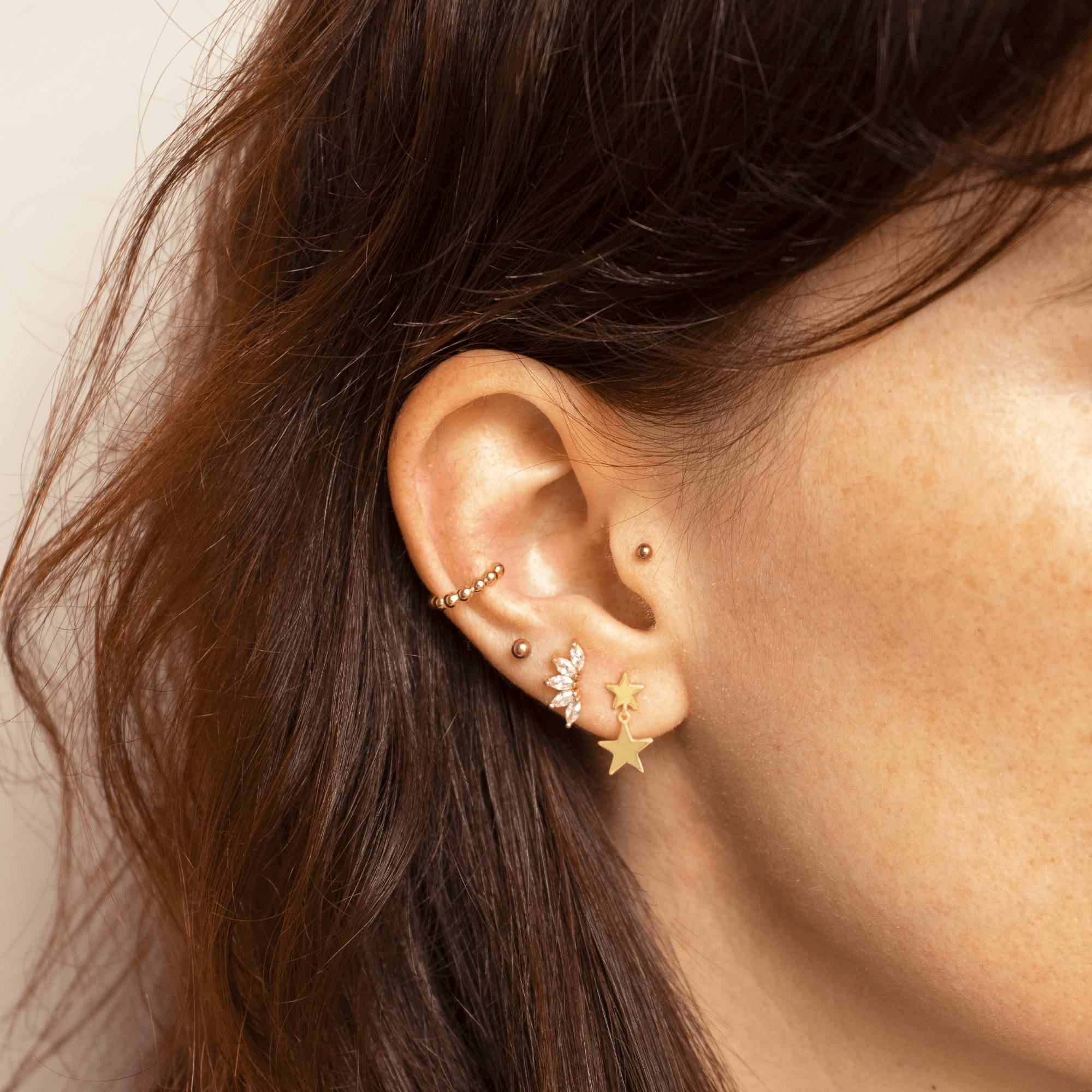 Boucles d'oreilles dépareillées dorées