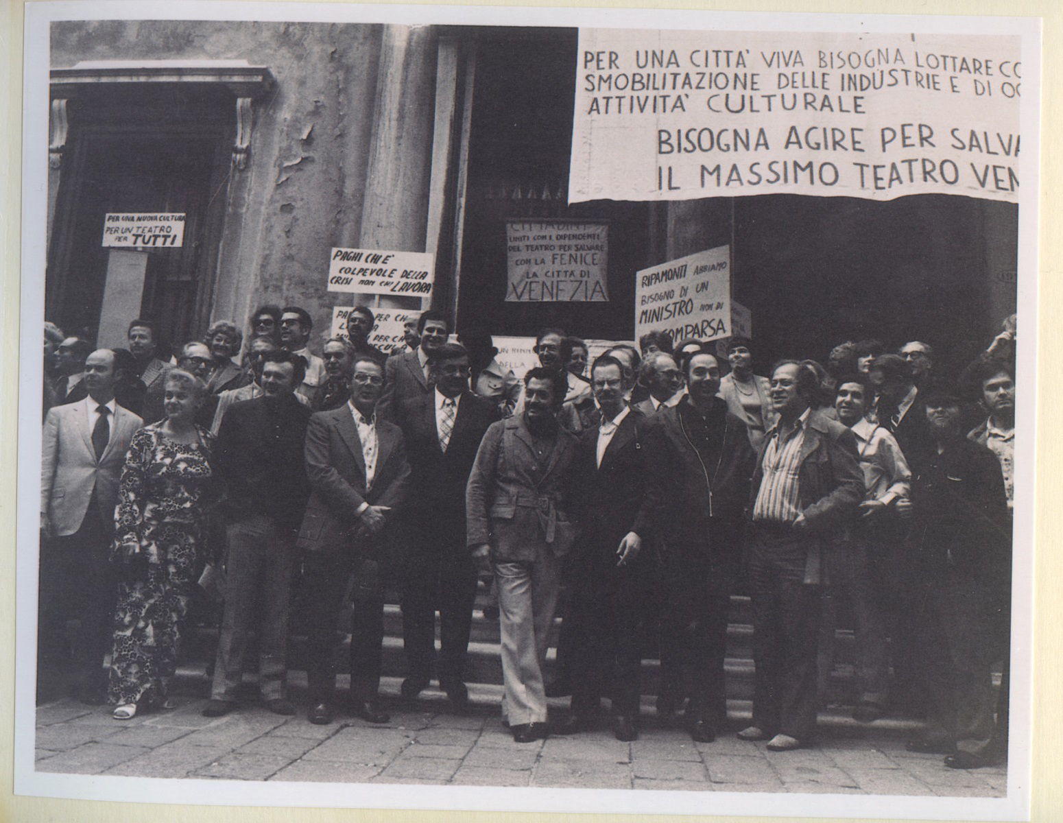 Zubin Mehta, Ernest Fleischmann, y miembros de la LA Phil orquesta se unen a los sorprendentes músicos de Venecia en 1974.