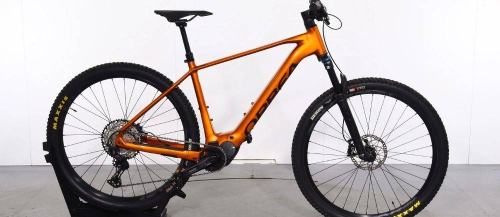 a Gazelle commuter e-Bike on a stand