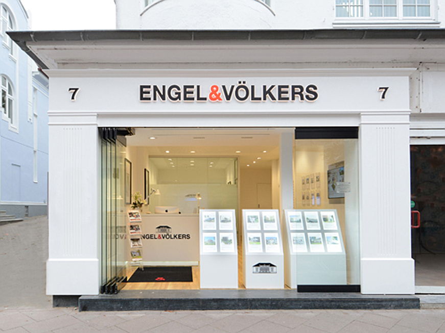 Groß-Gerau
- Der Engel & Völkers Shop in Othmarschen liegt ab sofort in der Waitzstraße 7 und hat eine Größe von 60 Quadratmetern.