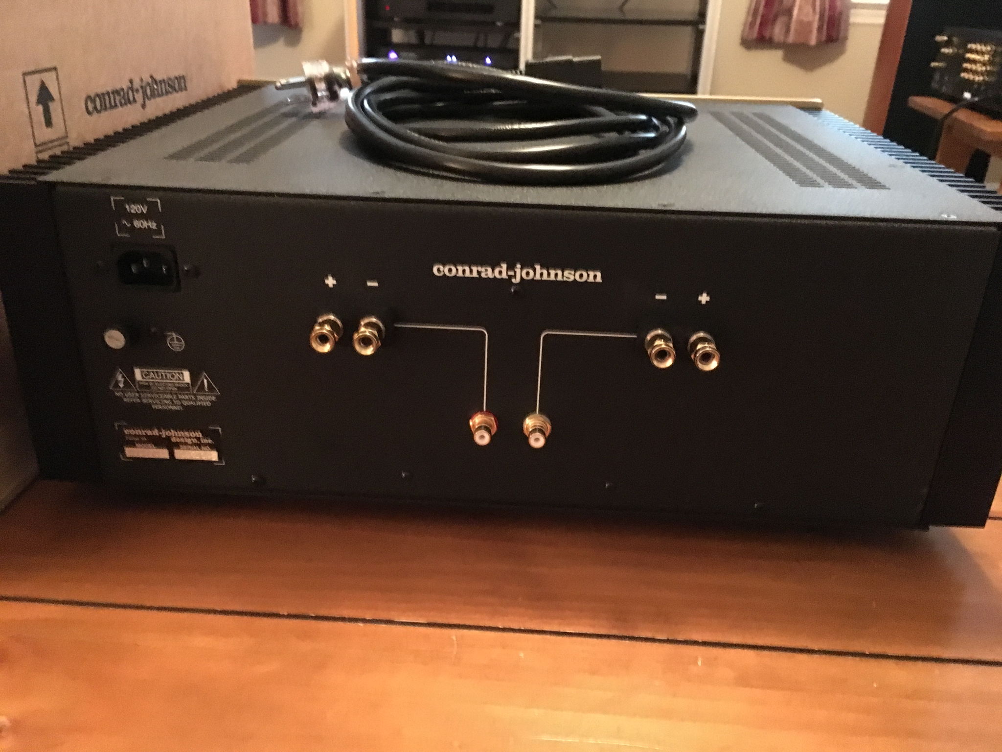 Conrad Johnson MF-2550se 250wpc solid state power amp 4