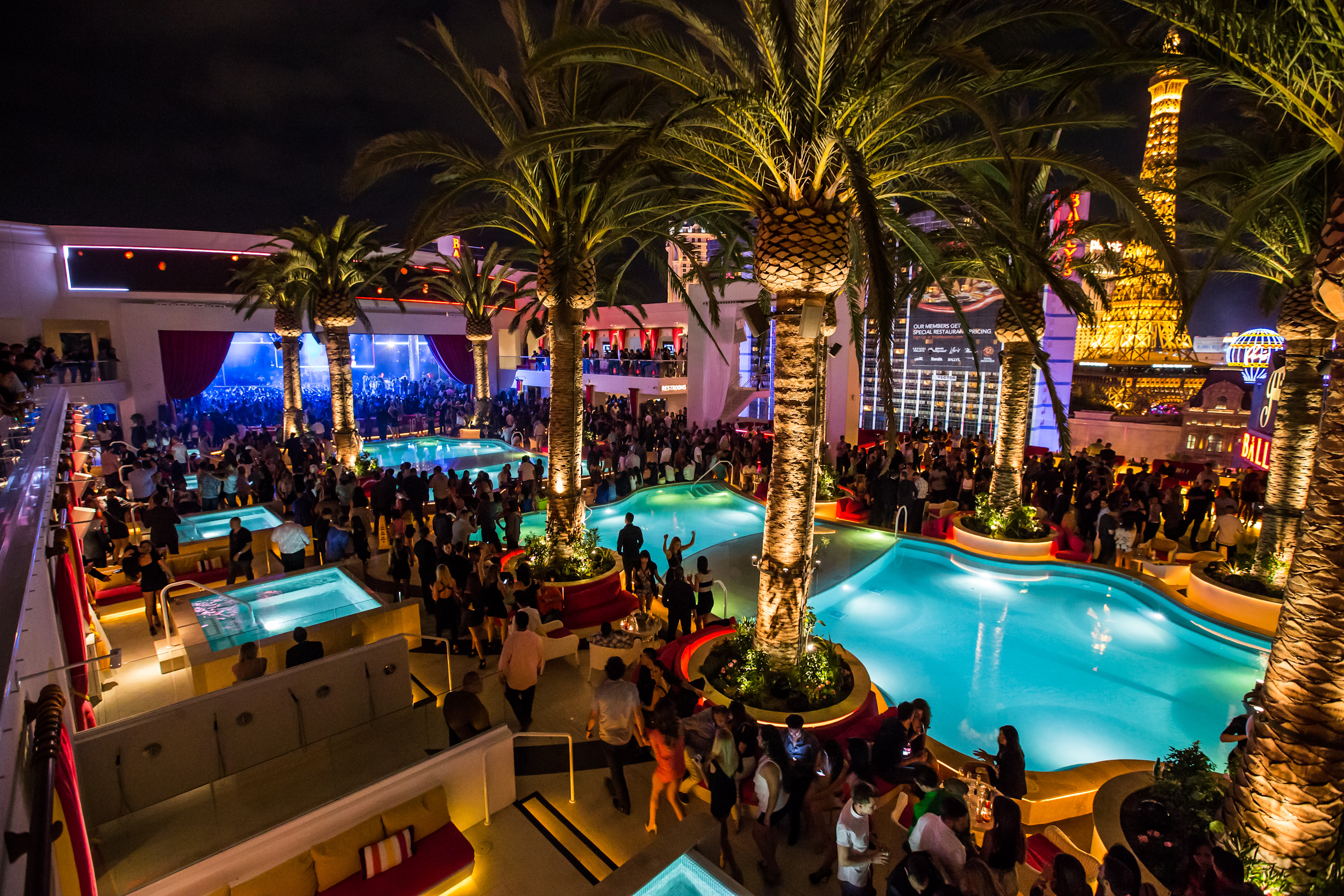 sachin and babi light blue dress Best Clubs In Vegas: Drai's Beachclub & Nightclub Spotlight