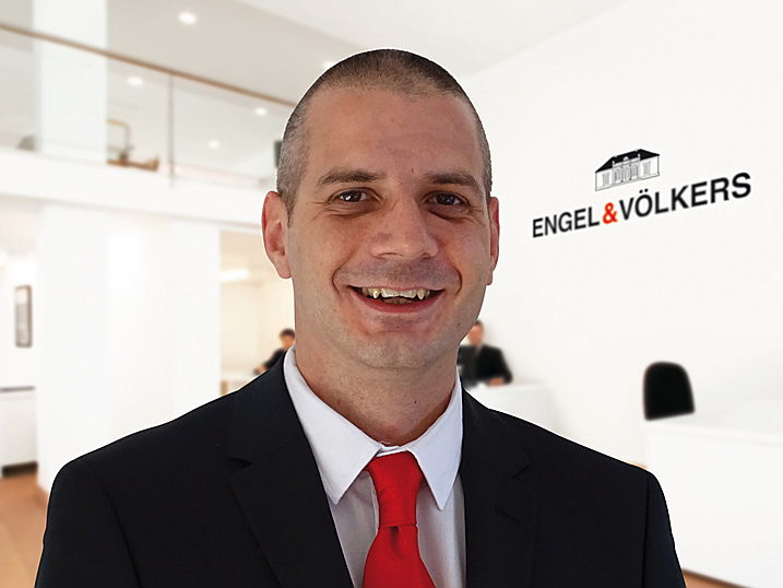  Zug
- Dennis Gerber, Immobilienberater Engel & Völkers Ascona