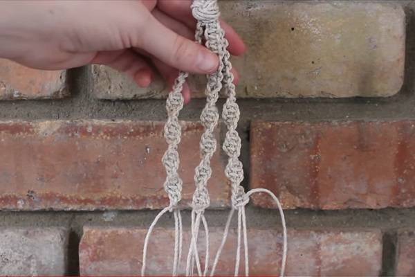 macrame plant hanger DIY image 4