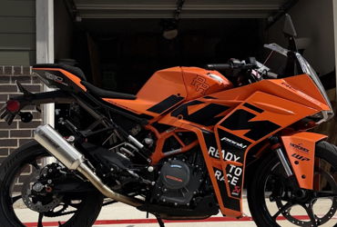 2023 KTM RC 390 motorcycle for rent near Del Valle, TX